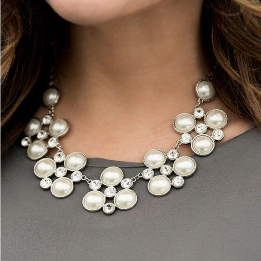 ❤️‍🔥5/$25❤️‍🔥 Night at the Symphony White Pearl Necklace